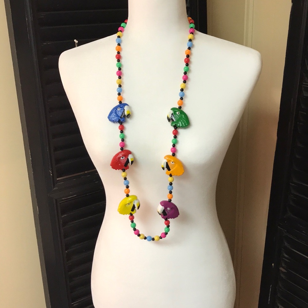 Parakeet plastic bead necklace‎